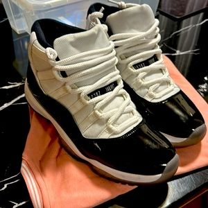Jordan 11 concord. Sz 10.5. Preowned